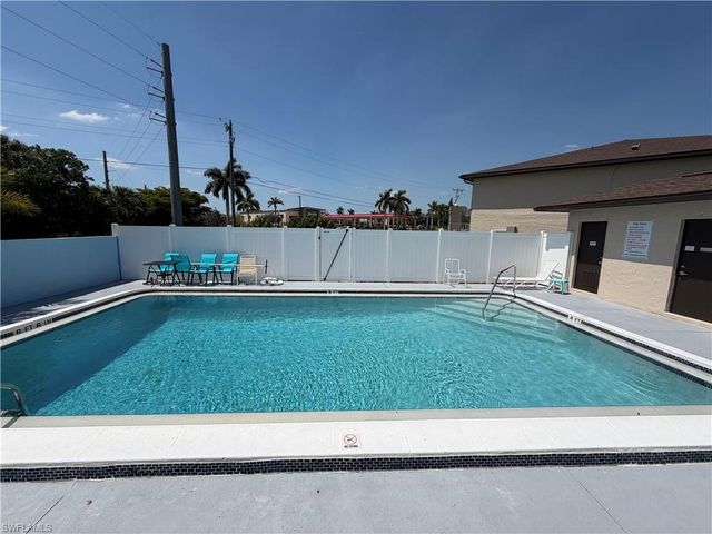 2526 SE 16th PL 105, Cape Coral, FL 33904