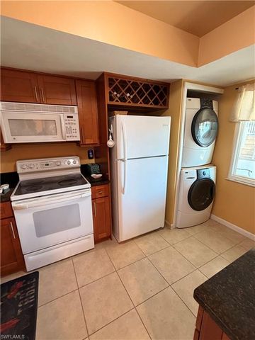 2526 SE 16th PL 105, Cape Coral, FL 33904