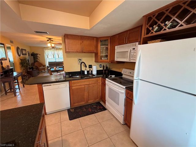 2526 SE 16th PL 105, Cape Coral, FL 33904