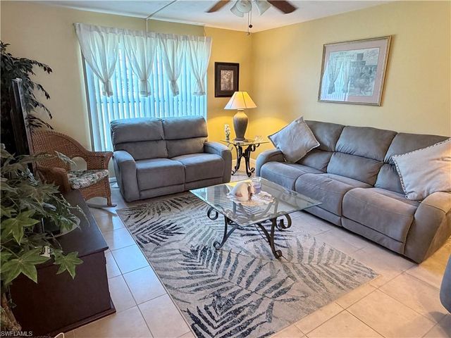 2526 SE 16th PL 105, Cape Coral, FL 33904