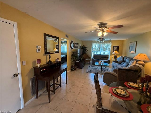 2526 SE 16th PL 105, Cape Coral, FL 33904