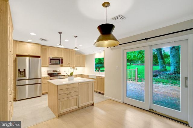 105 POPLAR DR, Falls Church, VA 22046