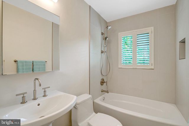 105 POPLAR DR, Falls Church, VA 22046