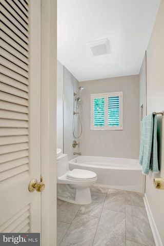 105 POPLAR DR, Falls Church, VA 22046