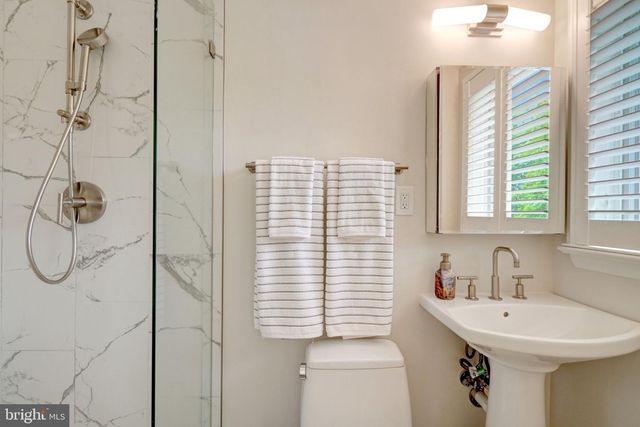 105 POPLAR DR, Falls Church, VA 22046
