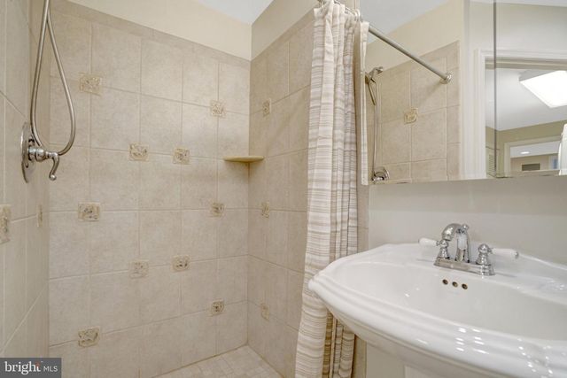 105 POPLAR DR, Falls Church, VA 22046