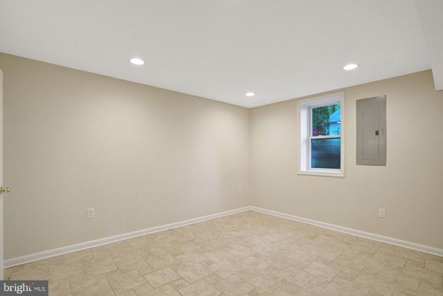 105 POPLAR DR, Falls Church, VA 22046