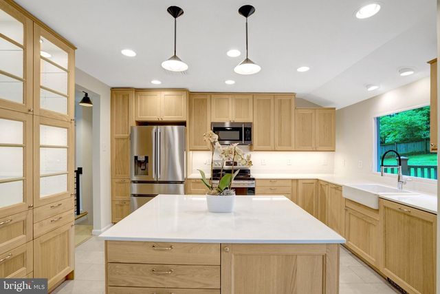 105 POPLAR DR, Falls Church, VA 22046