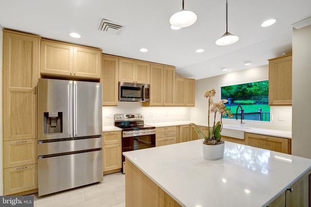 105 POPLAR DR, Falls Church, VA 22046