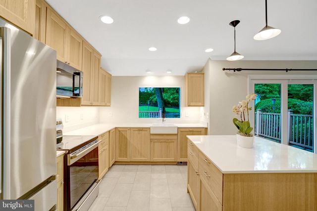 105 POPLAR DR, Falls Church, VA 22046
