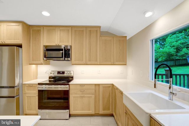 105 POPLAR DR, Falls Church, VA 22046