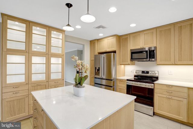 105 POPLAR DR, Falls Church, VA 22046