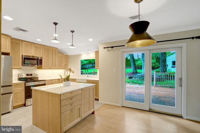 105 POPLAR DR, Falls Church, VA 22046