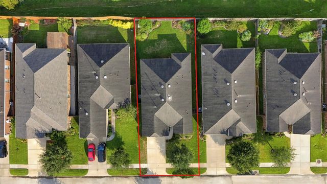677 Tenuta Lane, League City, TX 77573