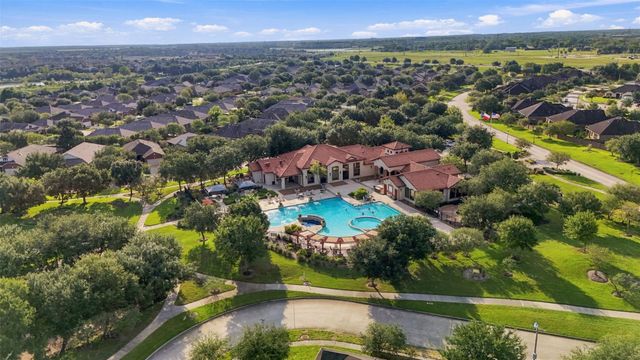 677 Tenuta Lane, League City, TX 77573