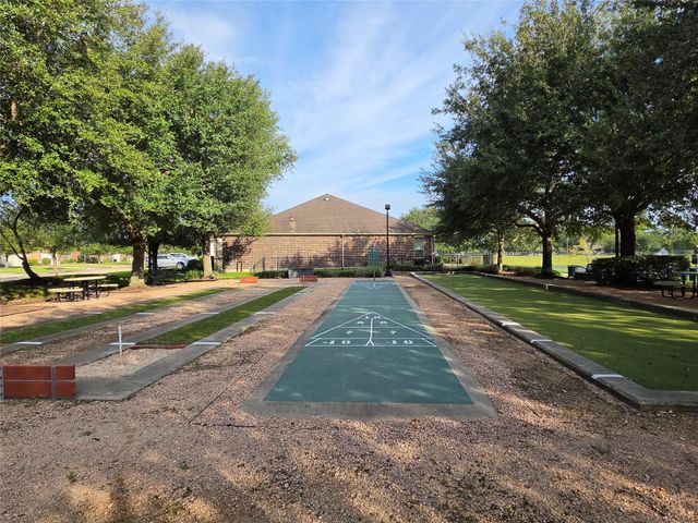 677 Tenuta Lane, League City, TX 77573