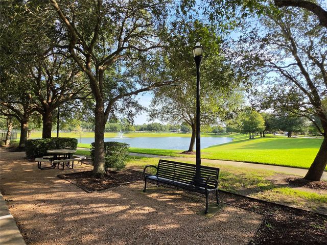 677 Tenuta Lane, League City, TX 77573