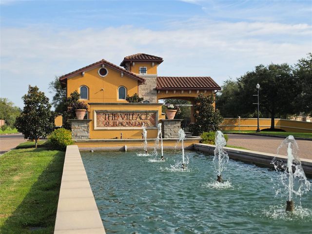 677 Tenuta Lane, League City, TX 77573