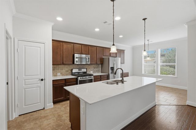 677 Tenuta Lane, League City, TX 77573