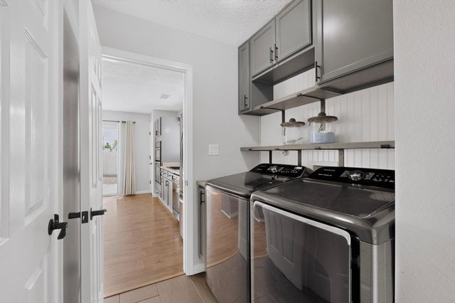 2928 Van Horne Way SW, Albuquerque, NM 87121
