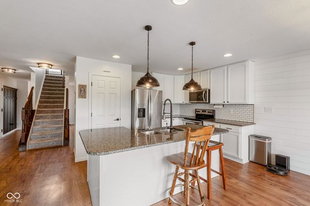 5571 W Woodhaven Drive, Mccordsville, IN 46055