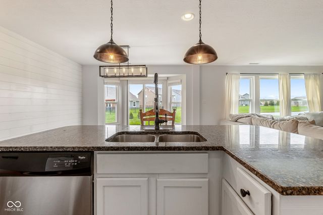 5571 W Woodhaven Drive, Mccordsville, IN 46055