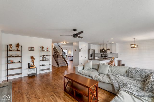 5571 W Woodhaven Drive, Mccordsville, IN 46055