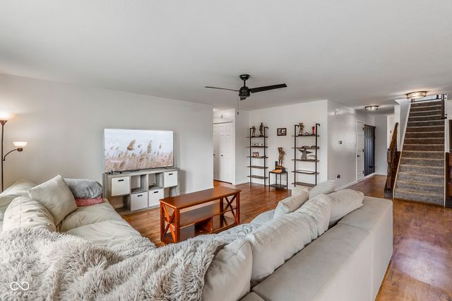 5571 W Woodhaven Drive, Mccordsville, IN 46055