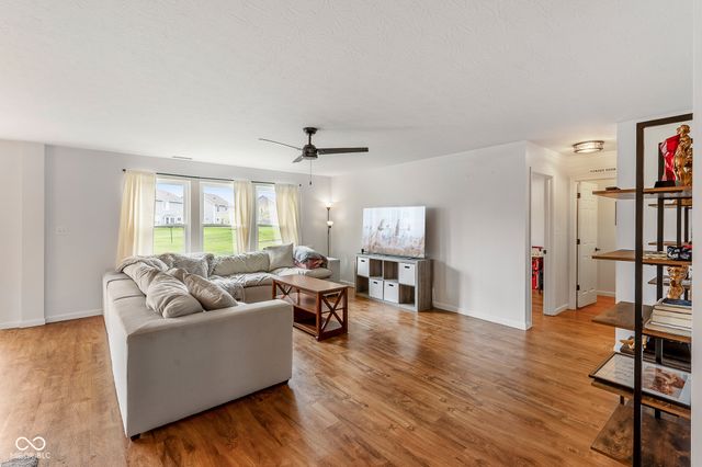 5571 W Woodhaven Drive, Mccordsville, IN 46055