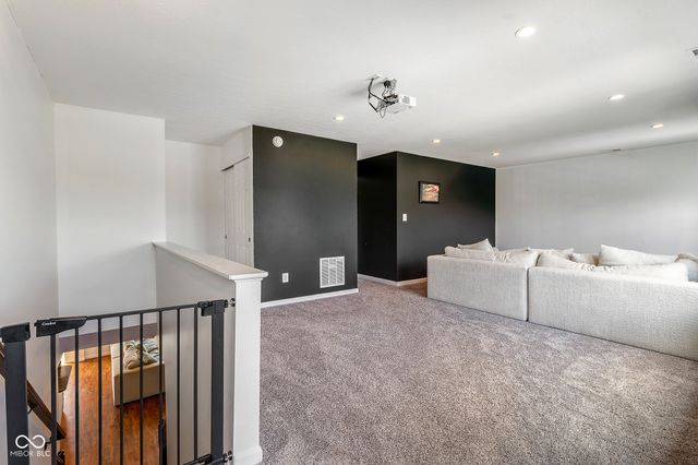 5571 W Woodhaven Drive, Mccordsville, IN 46055