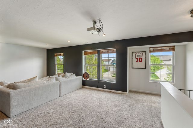 5571 W Woodhaven Drive, Mccordsville, IN 46055