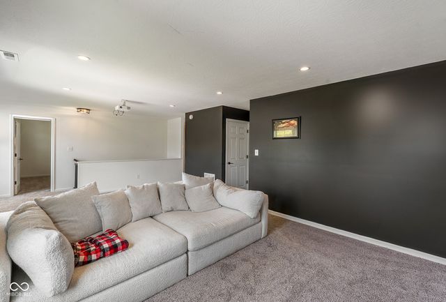 5571 W Woodhaven Drive, Mccordsville, IN 46055