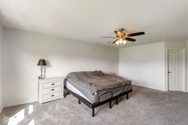 5571 W Woodhaven Drive, Mccordsville, IN 46055