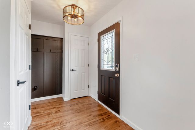 5571 W Woodhaven Drive, Mccordsville, IN 46055