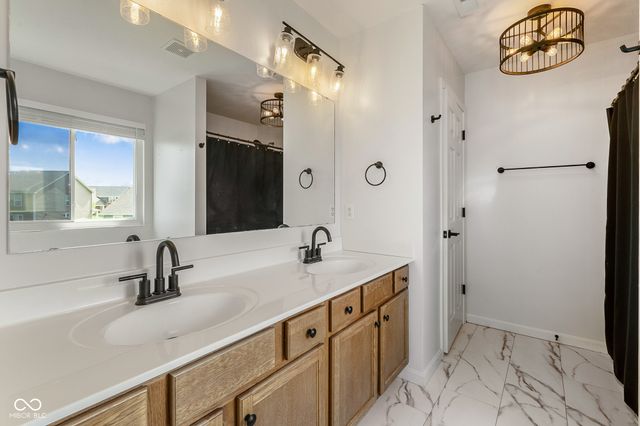 5571 W Woodhaven Drive, Mccordsville, IN 46055