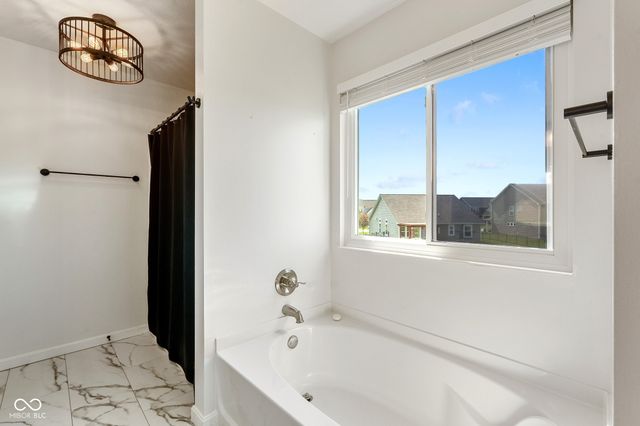 5571 W Woodhaven Drive, Mccordsville, IN 46055