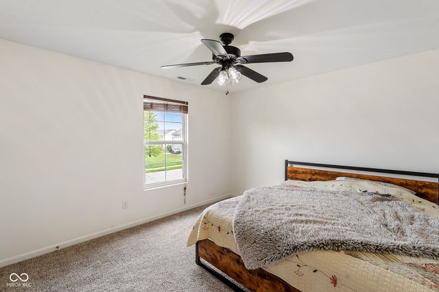 5571 W Woodhaven Drive, Mccordsville, IN 46055