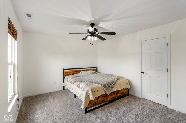 5571 W Woodhaven Drive, Mccordsville, IN 46055