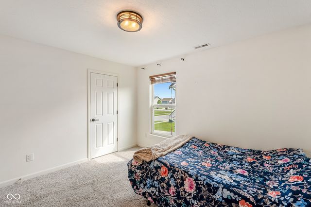 5571 W Woodhaven Drive, Mccordsville, IN 46055