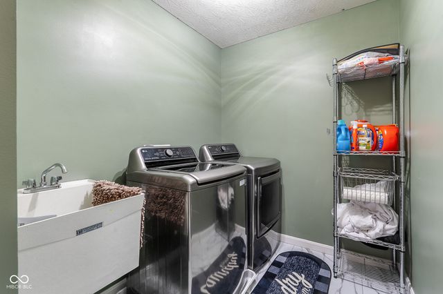 5571 W Woodhaven Drive, Mccordsville, IN 46055