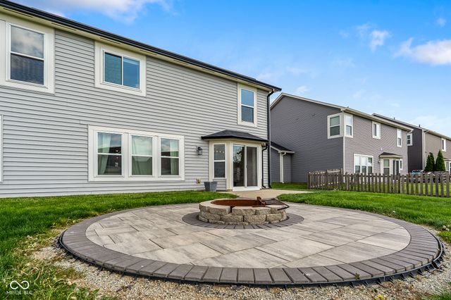 5571 W Woodhaven Drive, Mccordsville, IN 46055