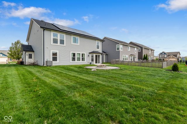 5571 W Woodhaven Drive, Mccordsville, IN 46055