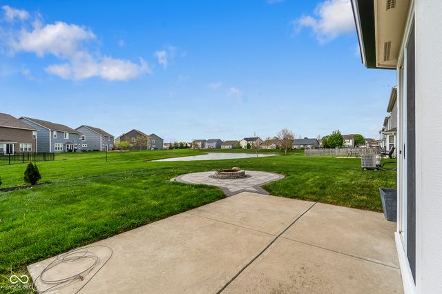 5571 W Woodhaven Drive, Mccordsville, IN 46055