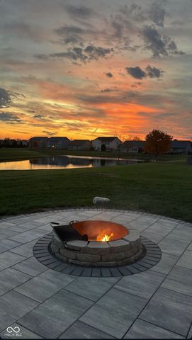 5571 W Woodhaven Drive, Mccordsville, IN 46055