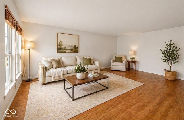 5571 W Woodhaven Drive, Mccordsville, IN 46055