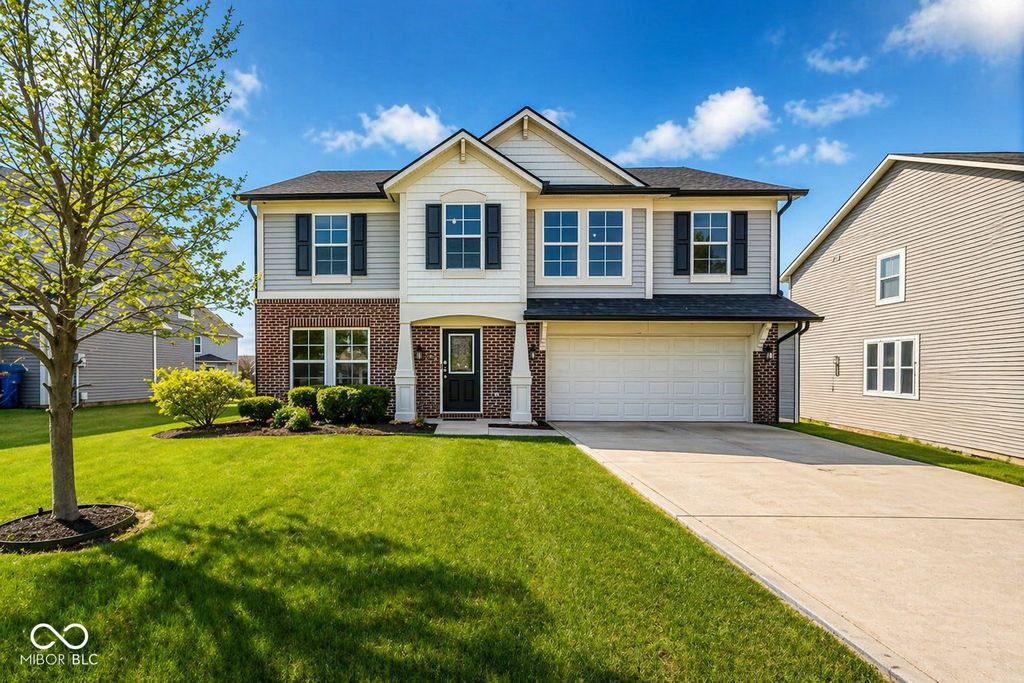 5571 W Woodhaven Drive, Mccordsville, IN 46055