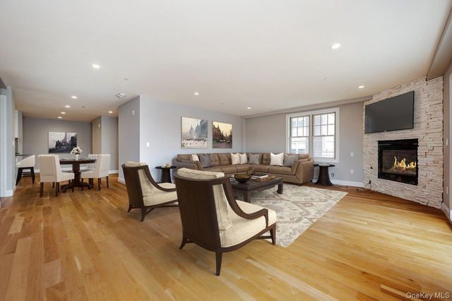 661 W Broadway 402, Long Beach, NY 11561