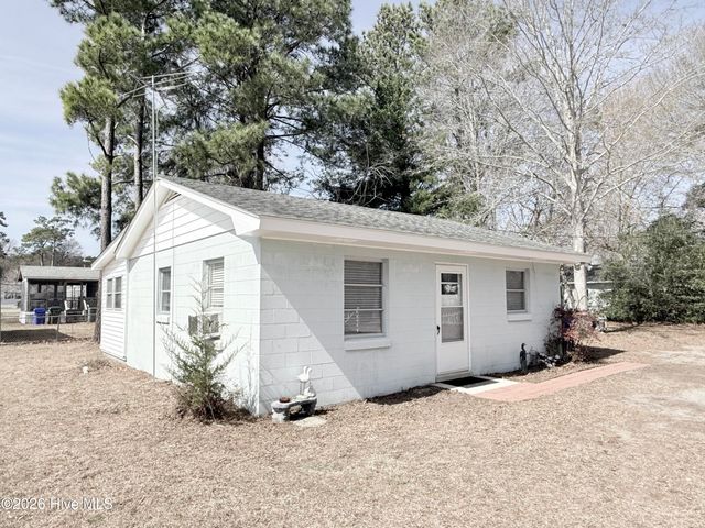 124 Bayshore Drive, Cape Carteret, NC 28584