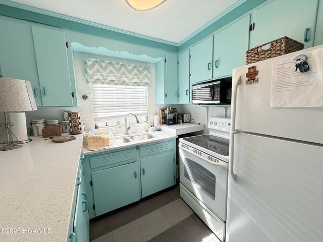 124 Bayshore Drive, Cape Carteret, NC 28584