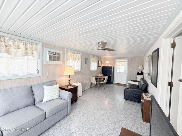 124 Bayshore Drive, Cape Carteret, NC 28584